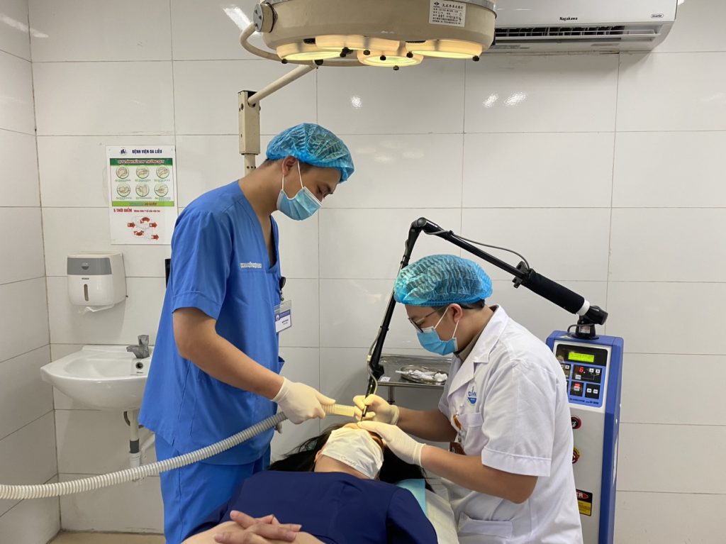 Bac Si Dieu Tri Bang May Laser Co2